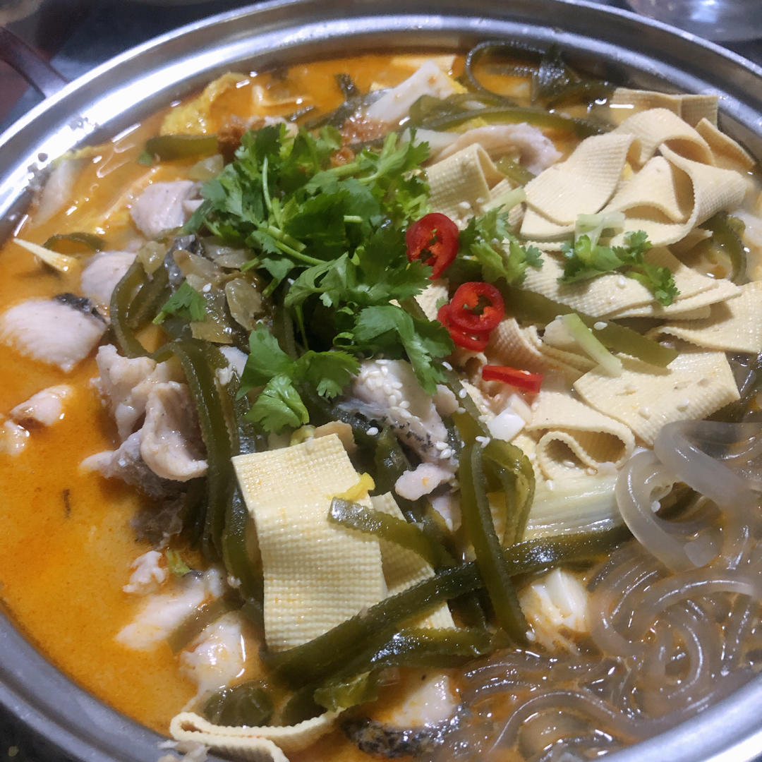 不会失手的家常酸菜鱼，满满一大盆，超过瘾！