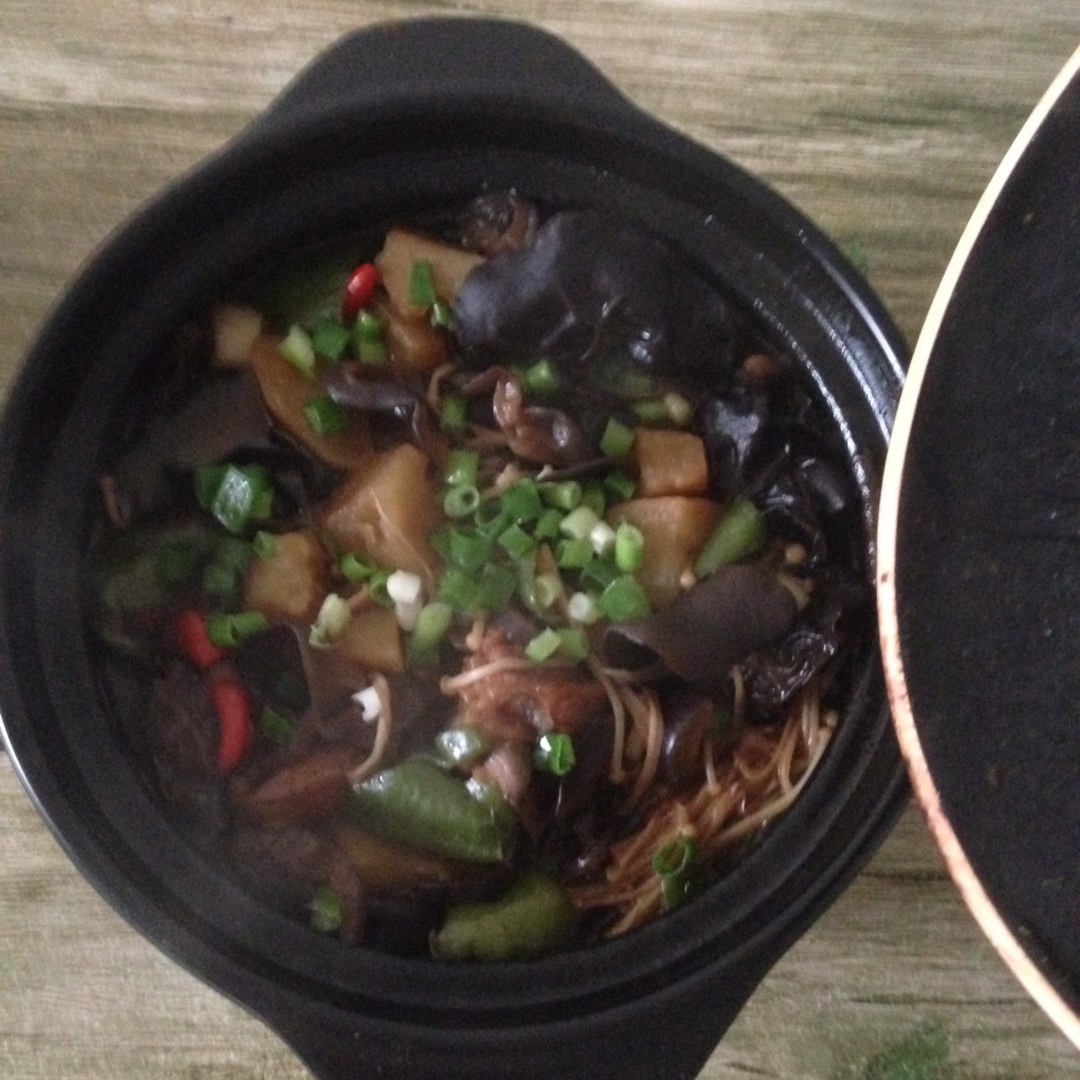 【黄焖鸡米饭】