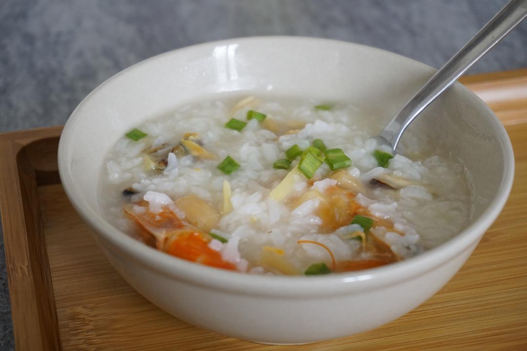 干虾淡菜瑶柱粥(两人份)的做法