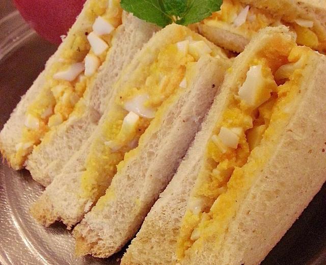 超健康鸡蛋色拉三明治