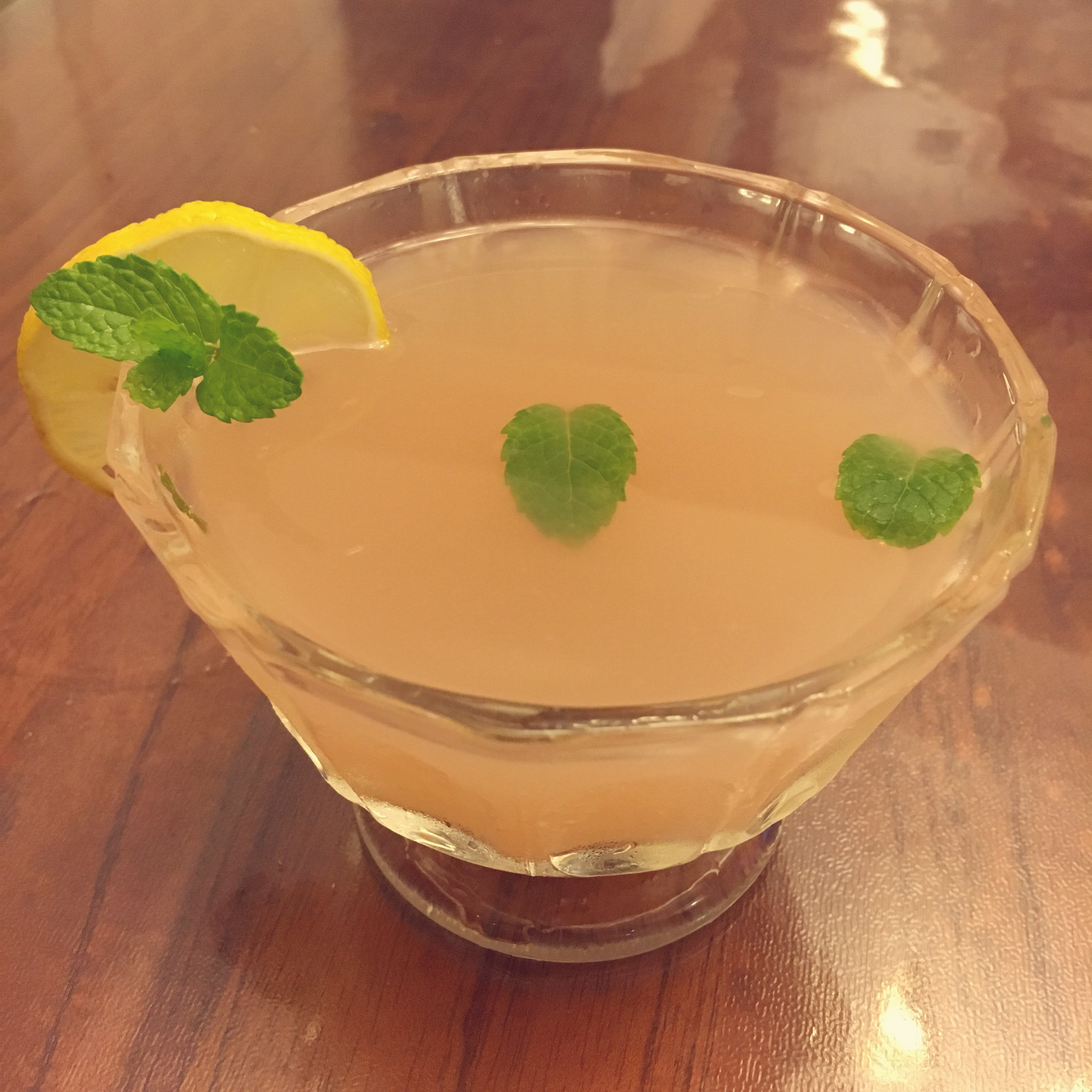 少女特饮蜜桃MOJITO鸡尾酒