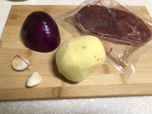 40秒台式土豆牛肉粒，添饭添饭！的做法 步骤1