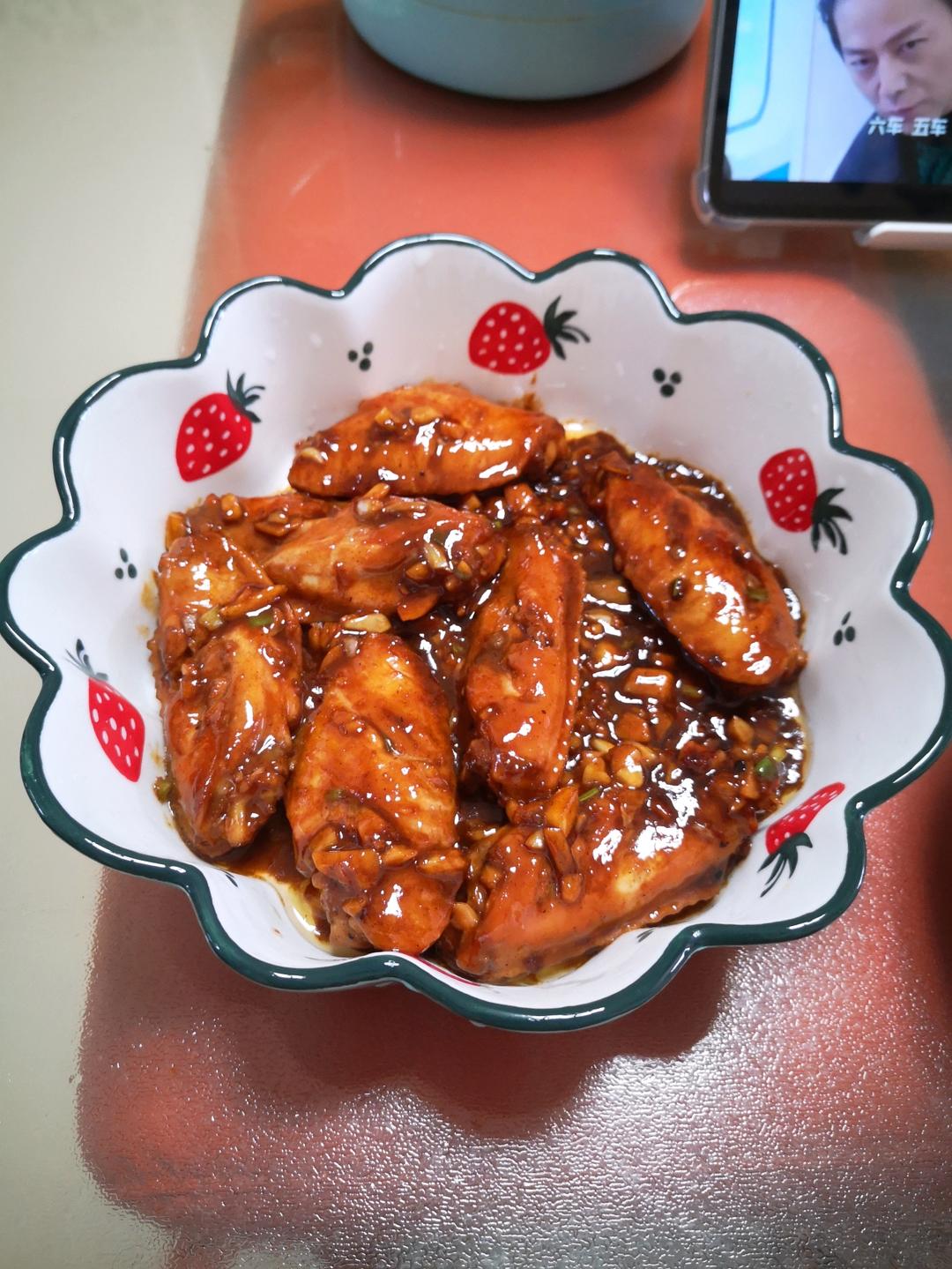 不要再可乐鸡翅了，求求你试试蒜香鸡翅吧，香味捅破天花板！
