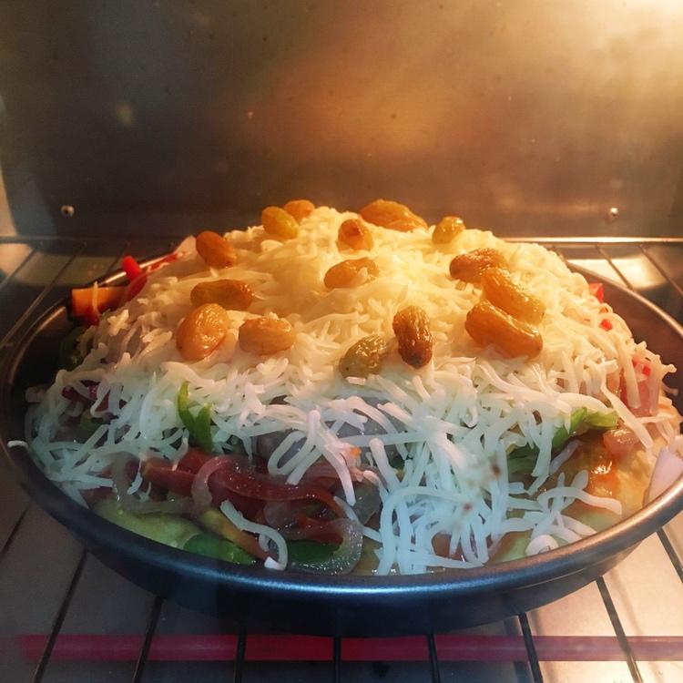 葡萄干玉米火腿披萨