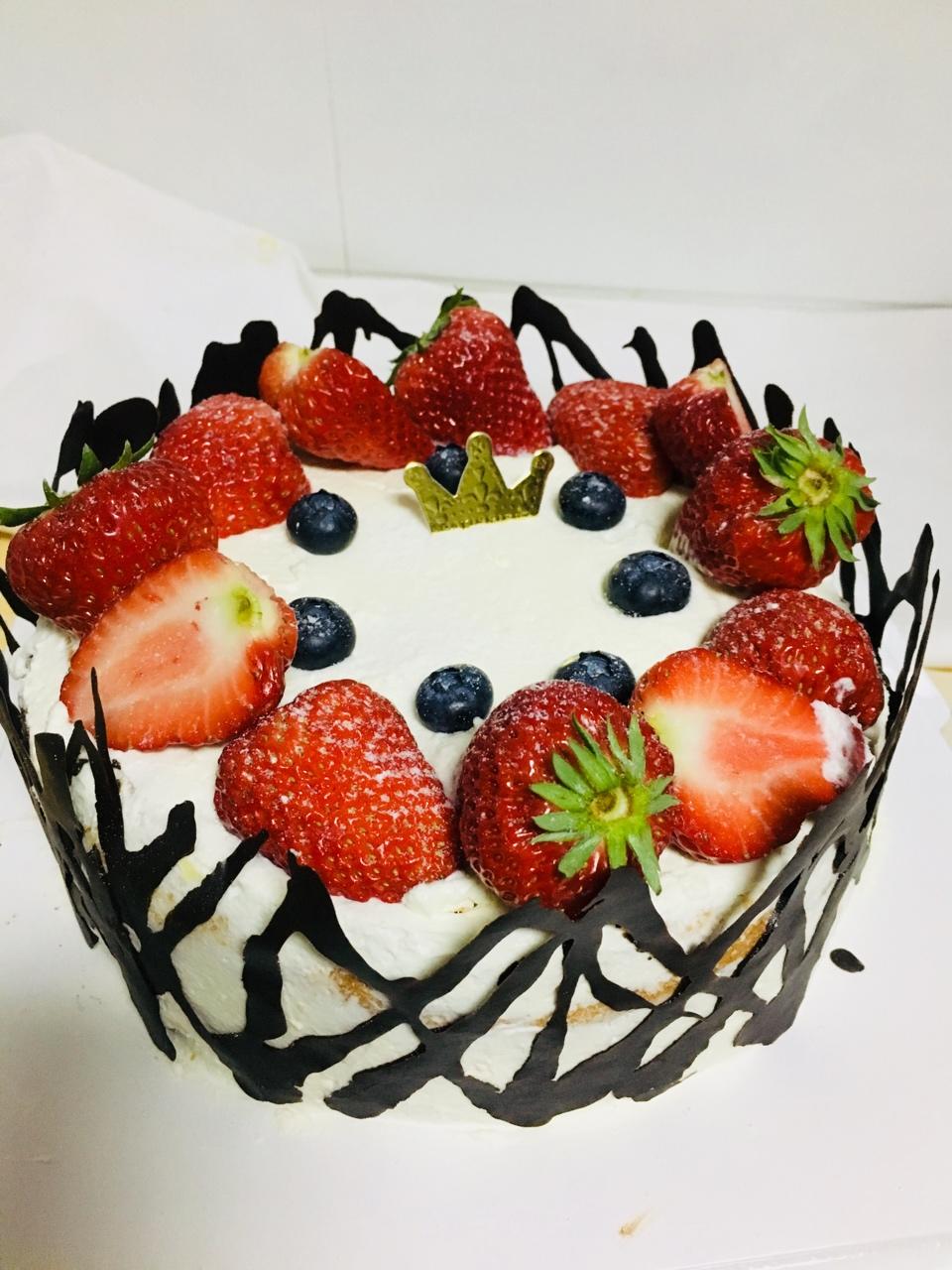 草莓巧克力围栏蛋糕