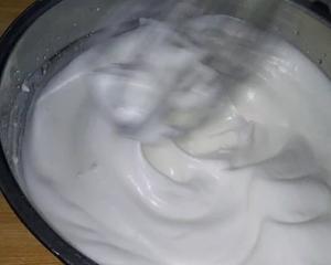 酸奶提子蛋糕卷的做法 步骤7