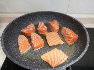 香煎三文鱼的蜜蜜的做法 步骤4