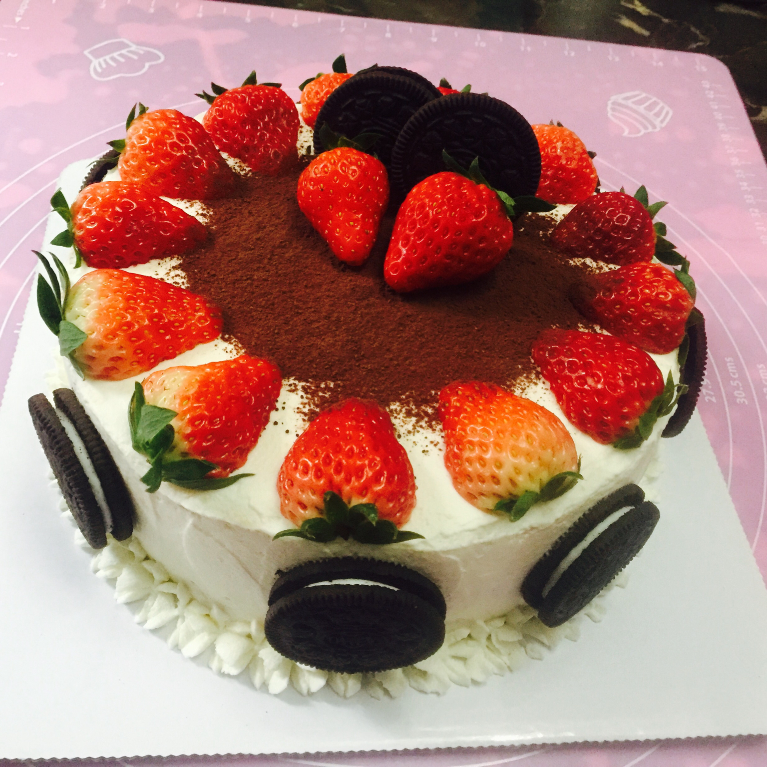奥利奥草莓生日蛋糕