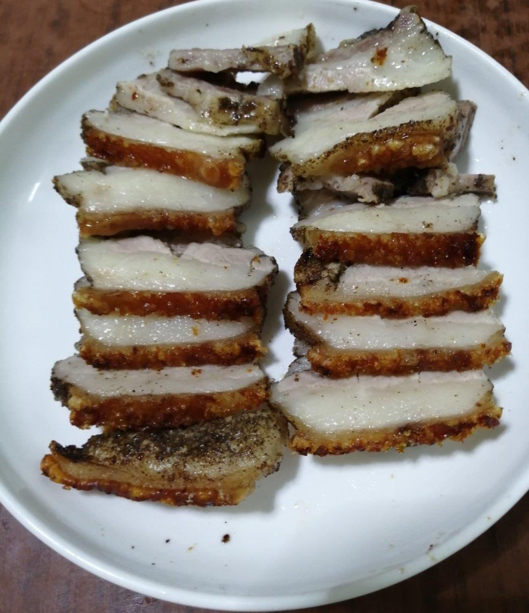 多次失败，越挫越勇终于做出来了广式脆皮烧肉