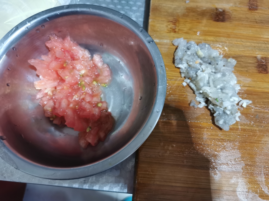 西红柿鸡蛋锅贴的做法 步骤2
