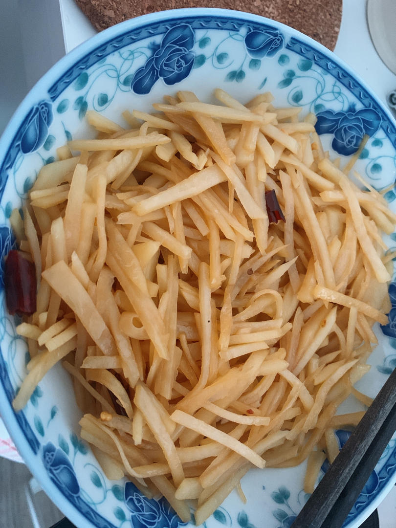 厨师长教你：“炝炒土豆丝”的家常做法，口感爽脆