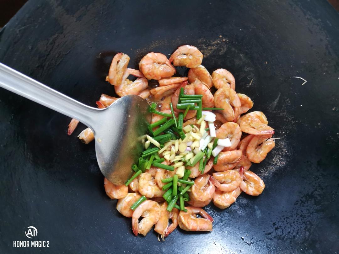 葱姜虾的做法 步骤4