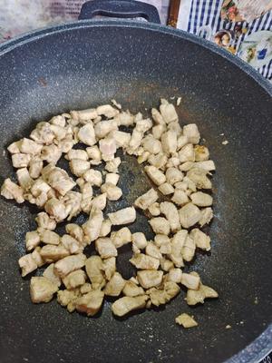 鸡胸肉炒黄瓜丁的做法 步骤4