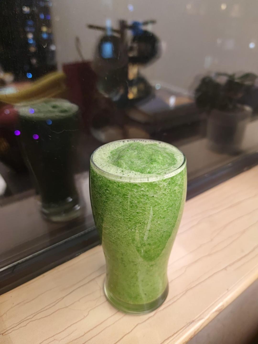 iamzhyi做的羽衣甘蓝苹果汁