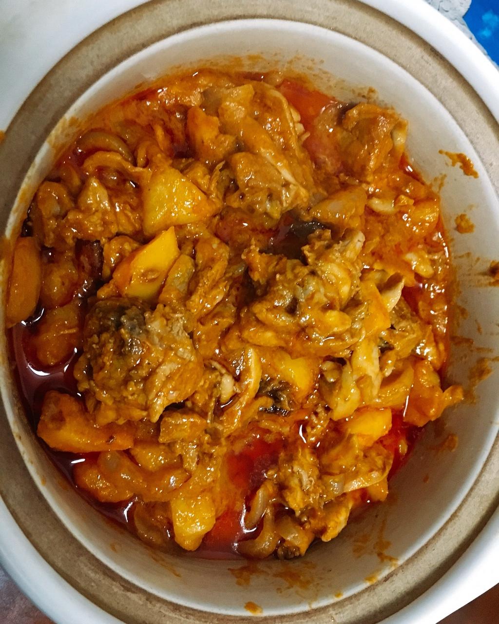 红咖喱鸡块炖杂蔬