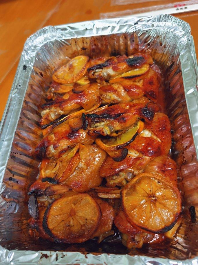 蒜香味美，好吃到舔手指的柠檬蒜香烤翅～