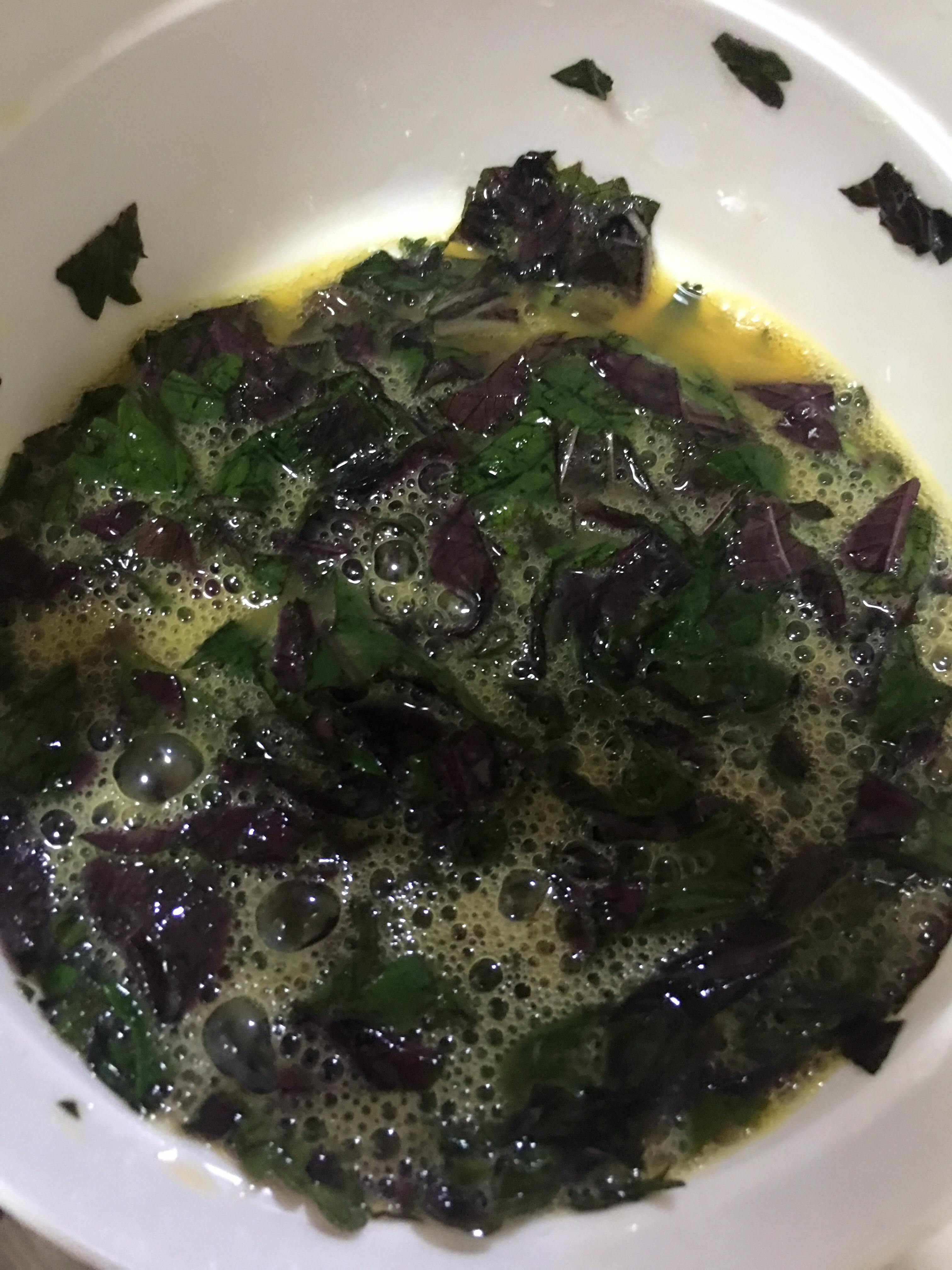 紫苏煎蛋的做法 步骤2