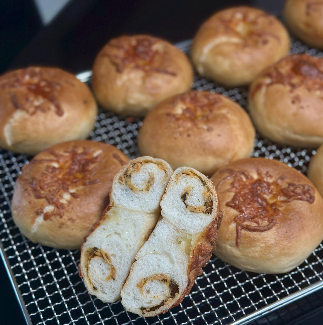 更适合大众口味，肉松芝士软贝果