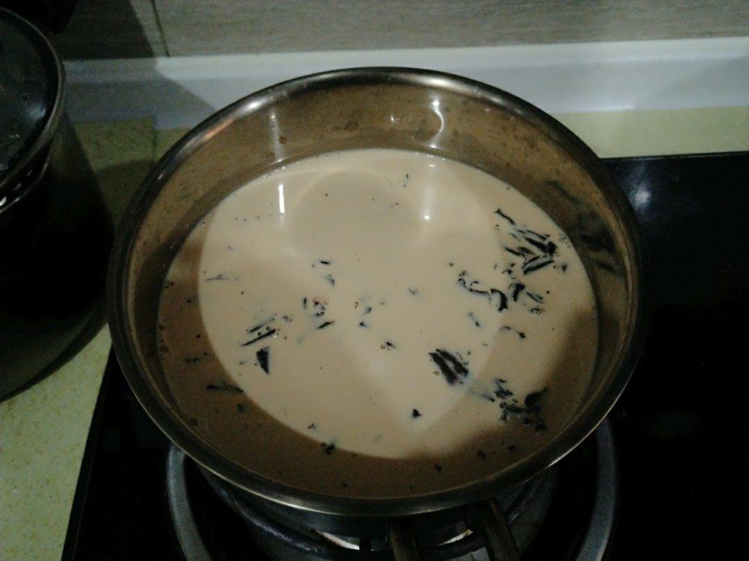 加淡奶油的奶茶