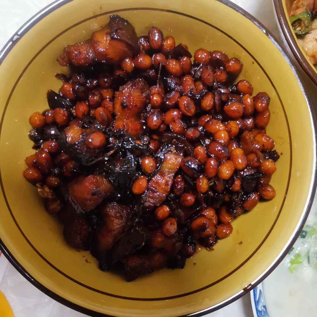 家常黄豆红烧肉