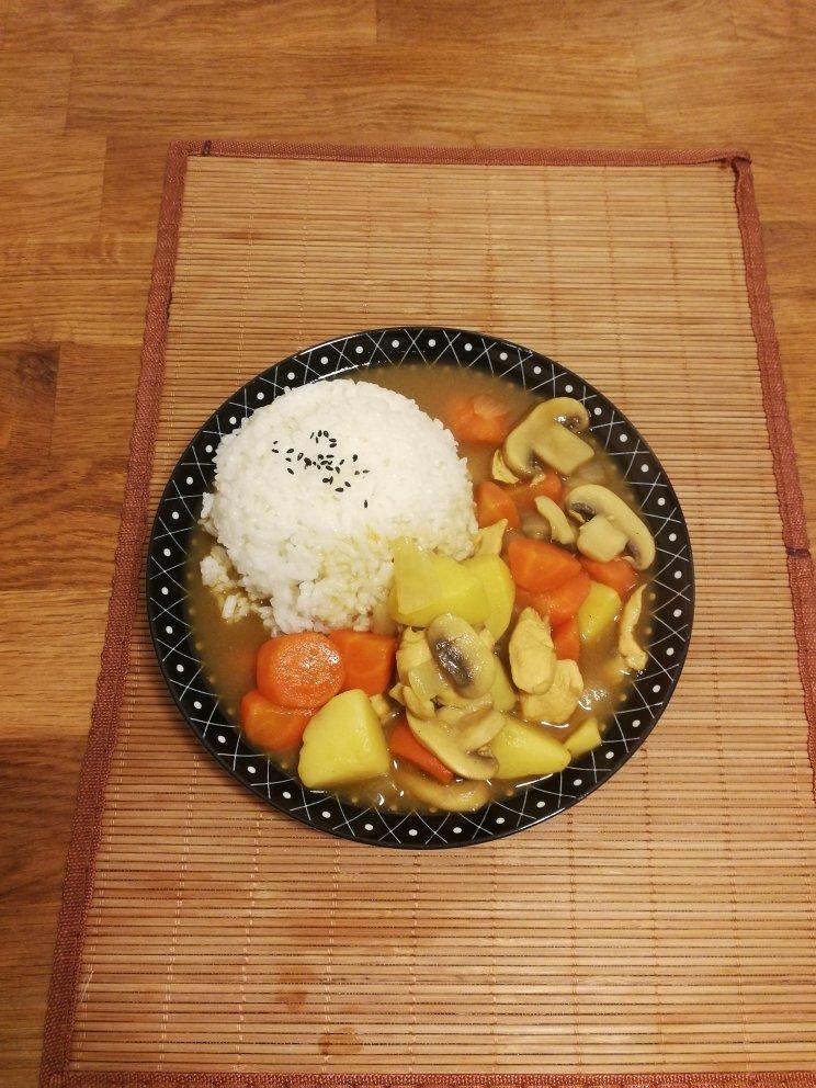 土豆咖喱鸡肉饭