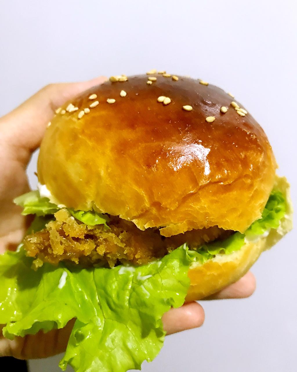 学艺噢做的肯德基早餐汉堡轻松在家做 ---『玉米鸡肉堡』