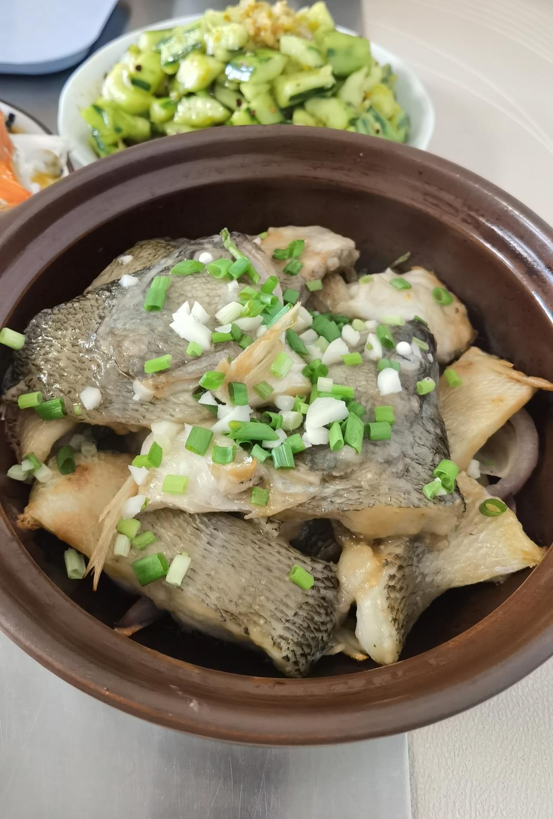 不加一滴水的砂锅盐焗鲈鱼