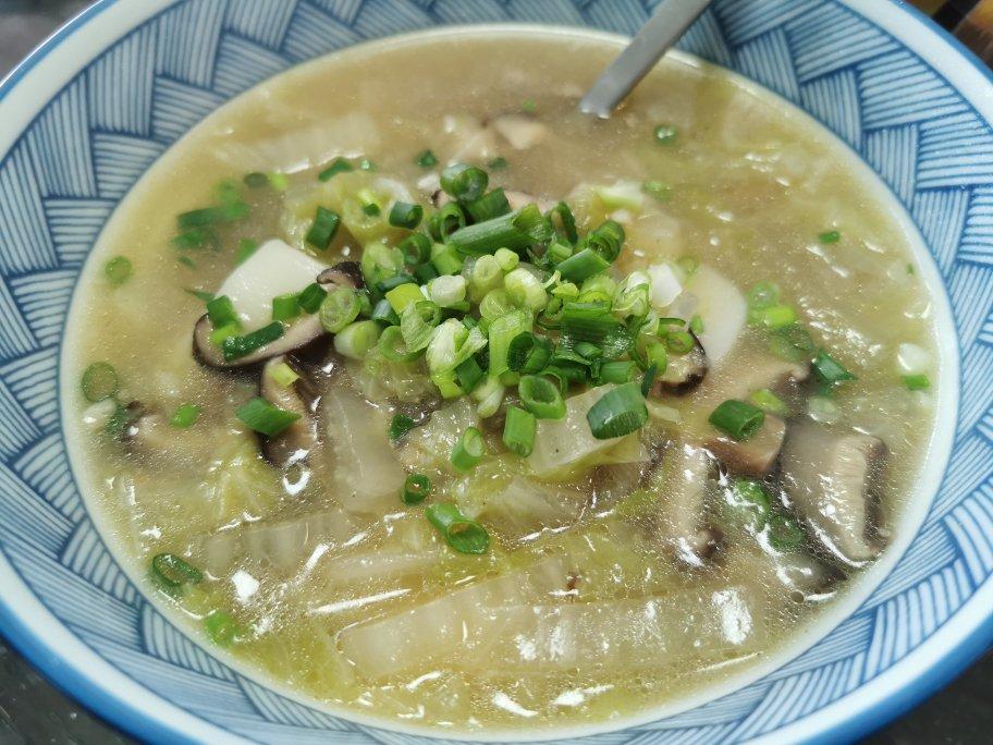 【白菜肉丝年糕汤】