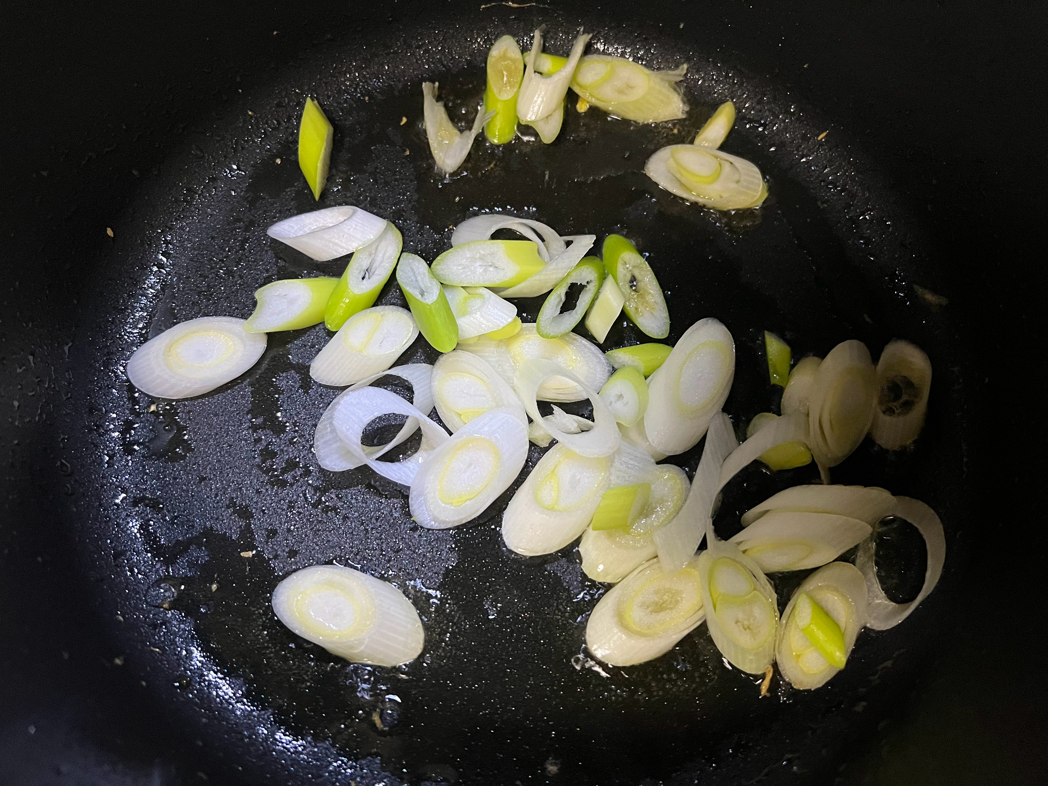 鸡蛋炒火腿盖饭的做法 步骤3