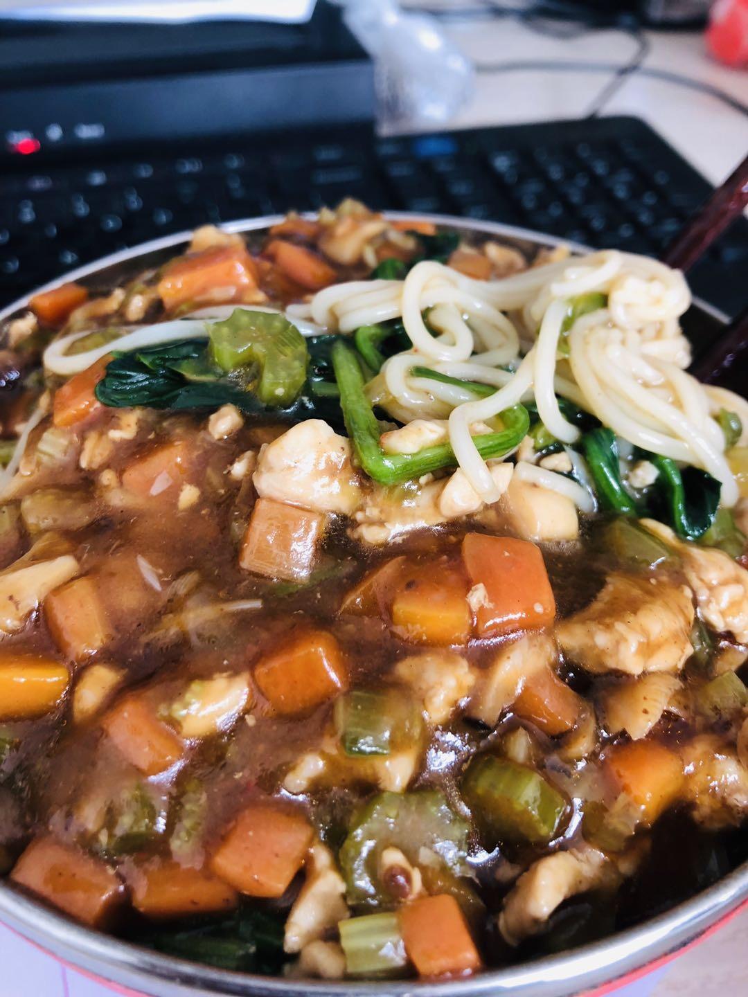 香菇肉末炸酱面