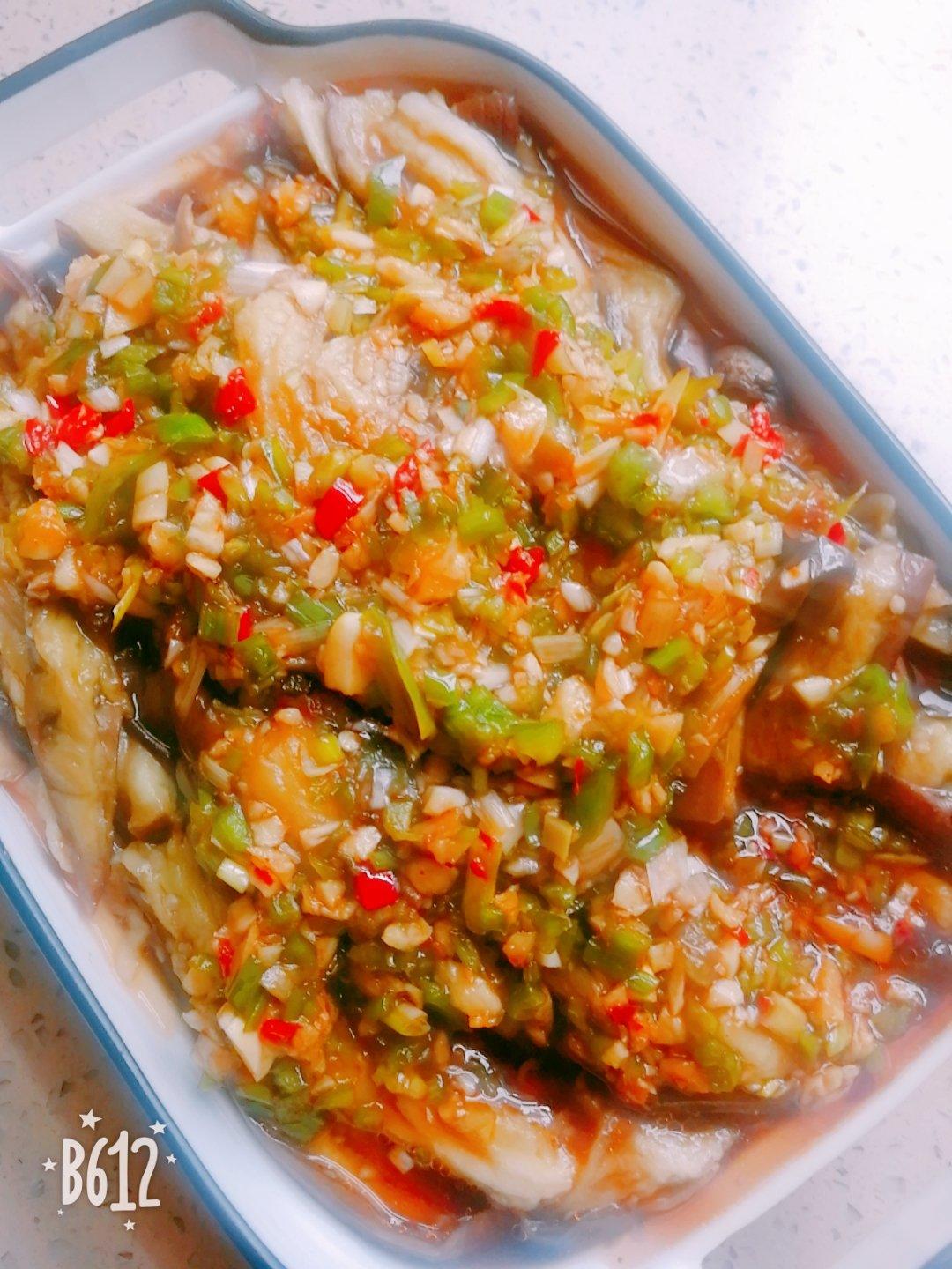 做菜太热，懒宝贝接着10分钟快手算你狠的蒜泥蒸茄子