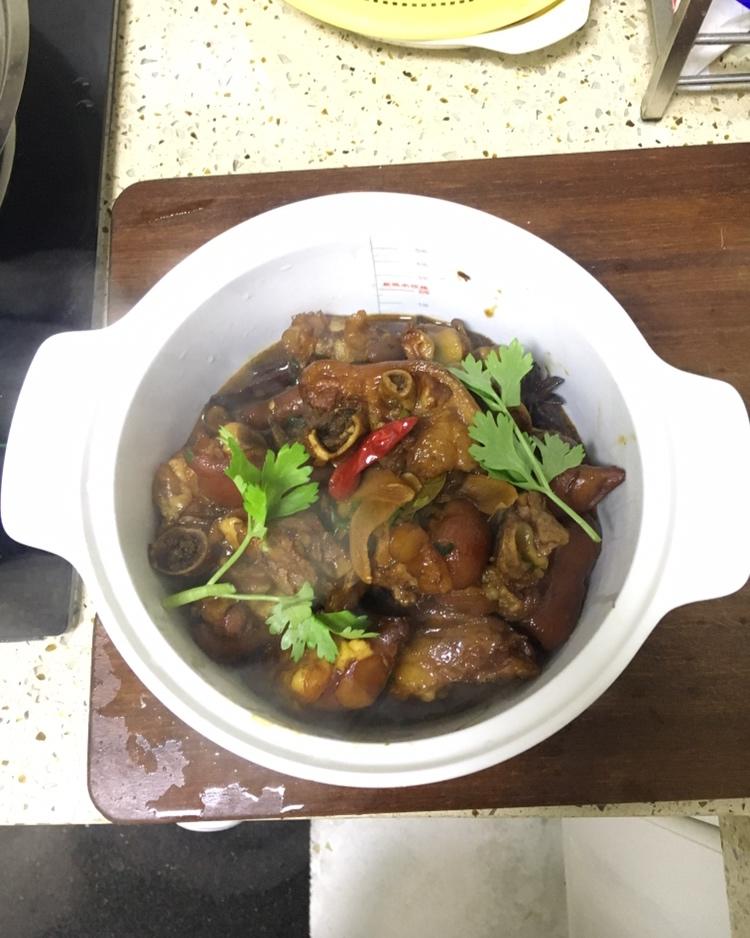 美味的家常菜：红烧猪蹄