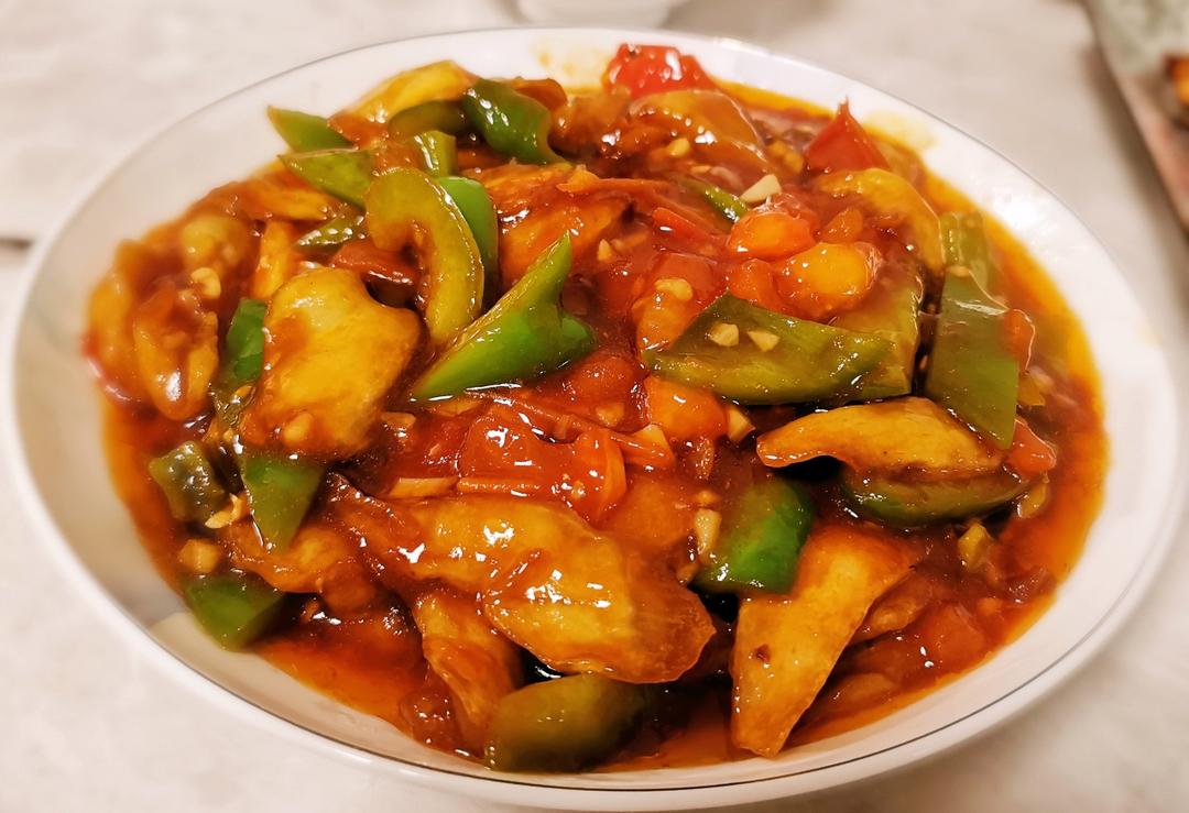 蓝月做的红烧茄子佐西红柿尖椒