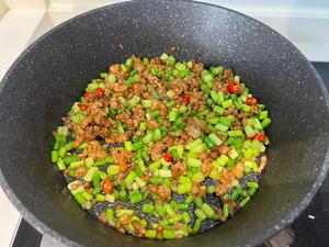 蒜苔炒肉末｜拌米饭咔咔香🍚起码两碗打底的做法 步骤5