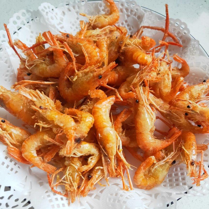 只需一个窍门、即可做出香酥可口脆的鲜炸小河虾、简单快捷、小朋友超爱