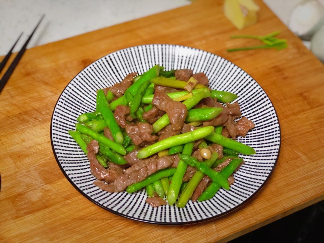 黑椒牛肉炒芦笋