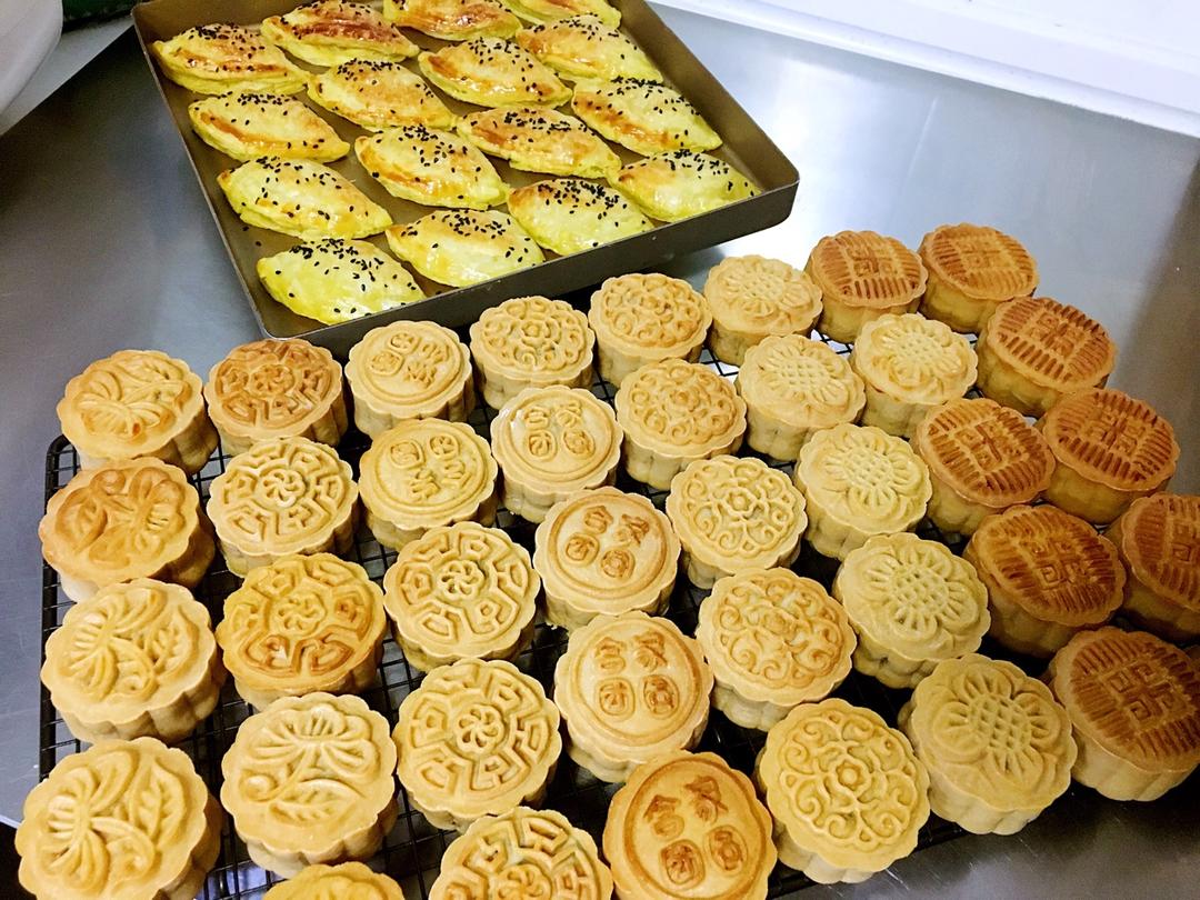 广式月饼—蛋黄莲蓉月饼