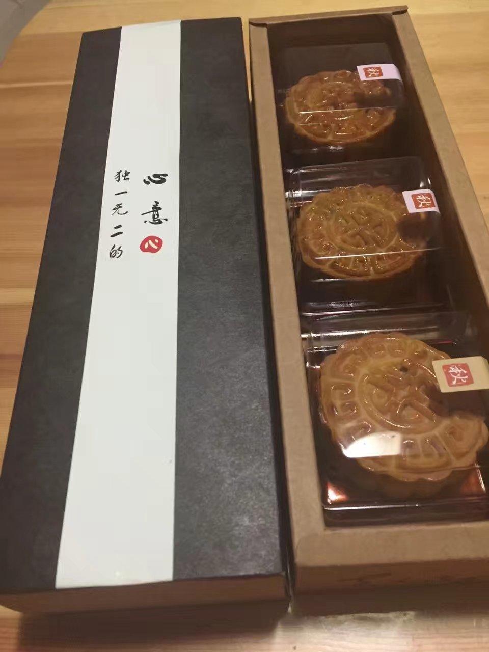 广式月饼——蛋黄莲蓉月饼