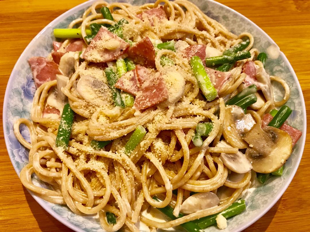 白蘑菇奶油培根意面