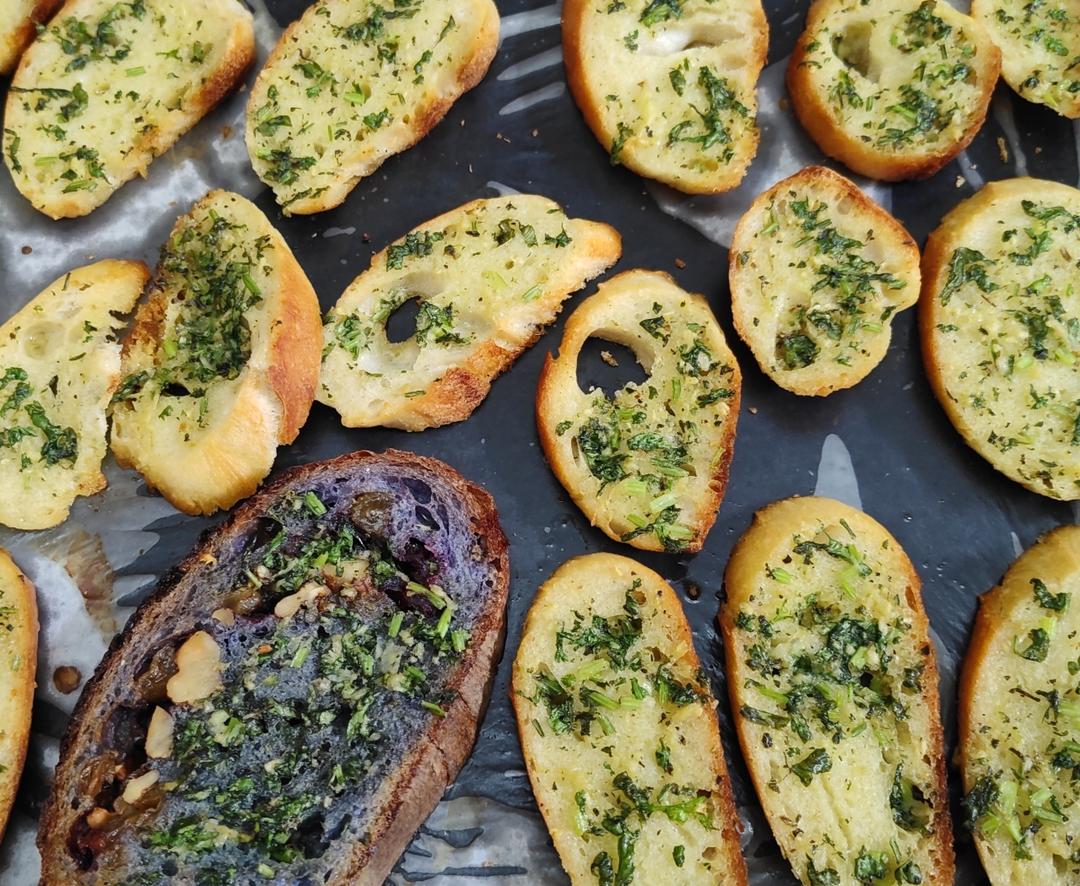 10分钟懒人早餐/蒜香欧芹法棍（超脆哦）