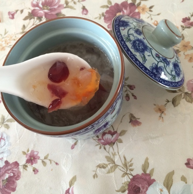 蔓越莓桃胶银耳羹