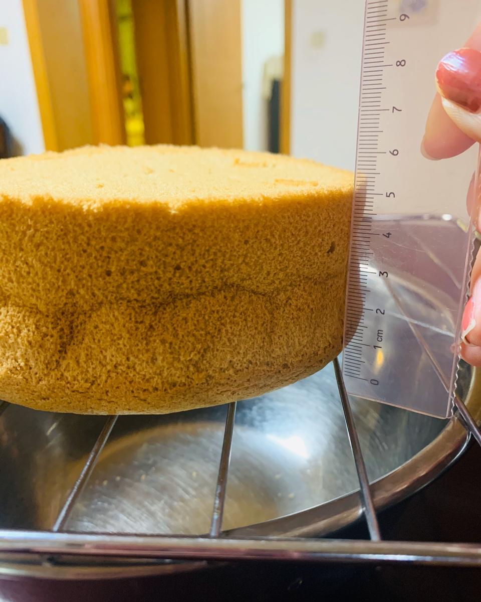 超简单完美戚风蛋糕（6寸2蛋）附打发、翻拌、脱模视频