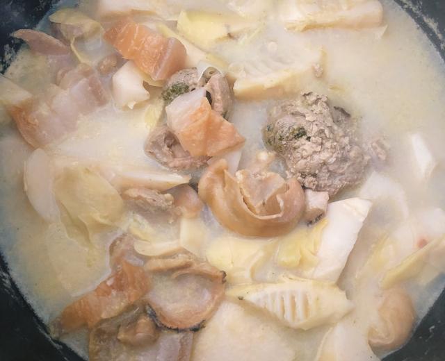 河蚌咸肉炖春笋的做法