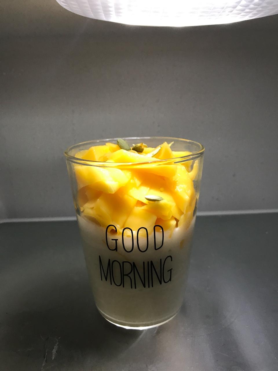 子鹿为马做的芒果酸奶