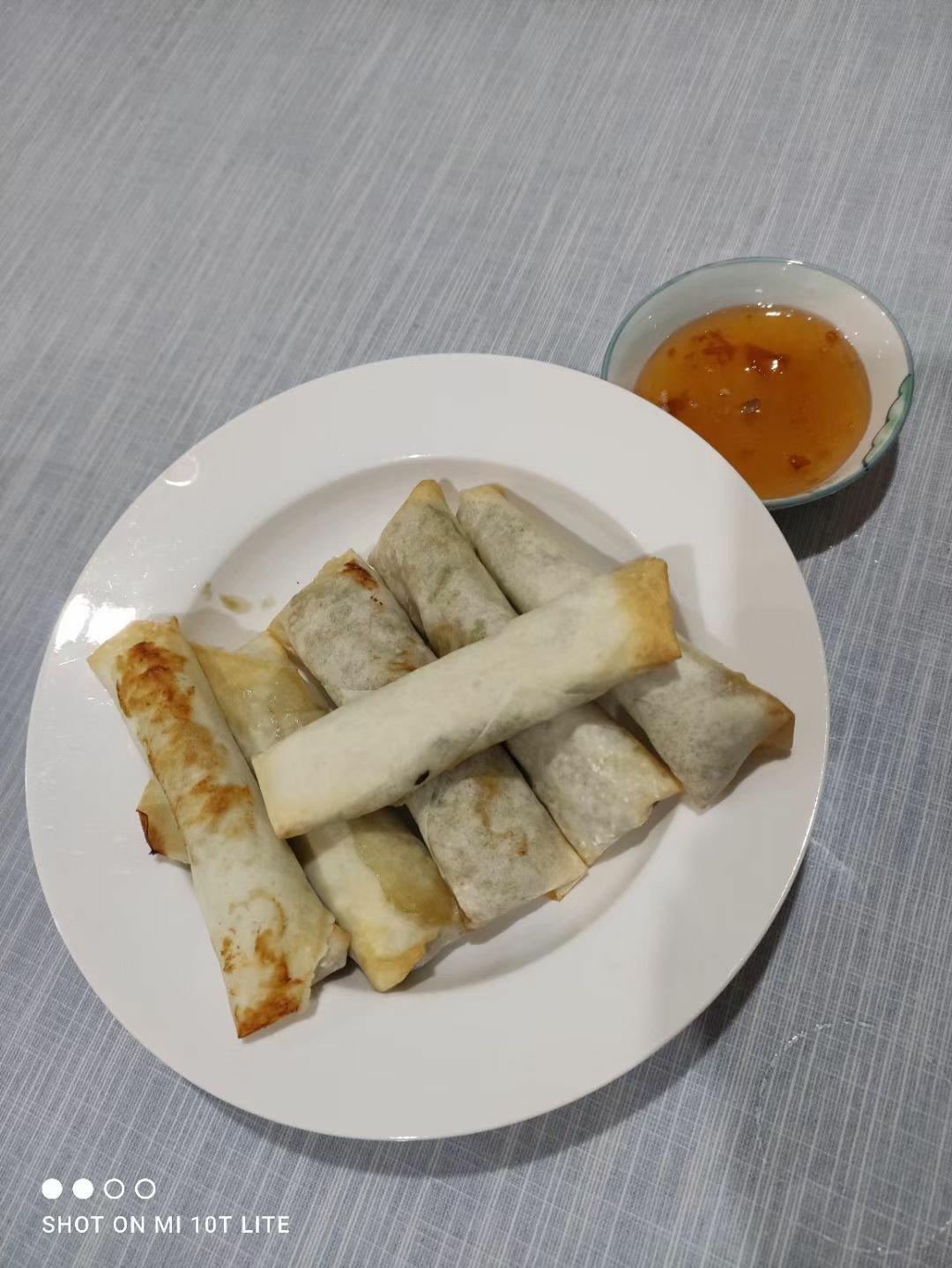 黄芽菜肉丝春卷