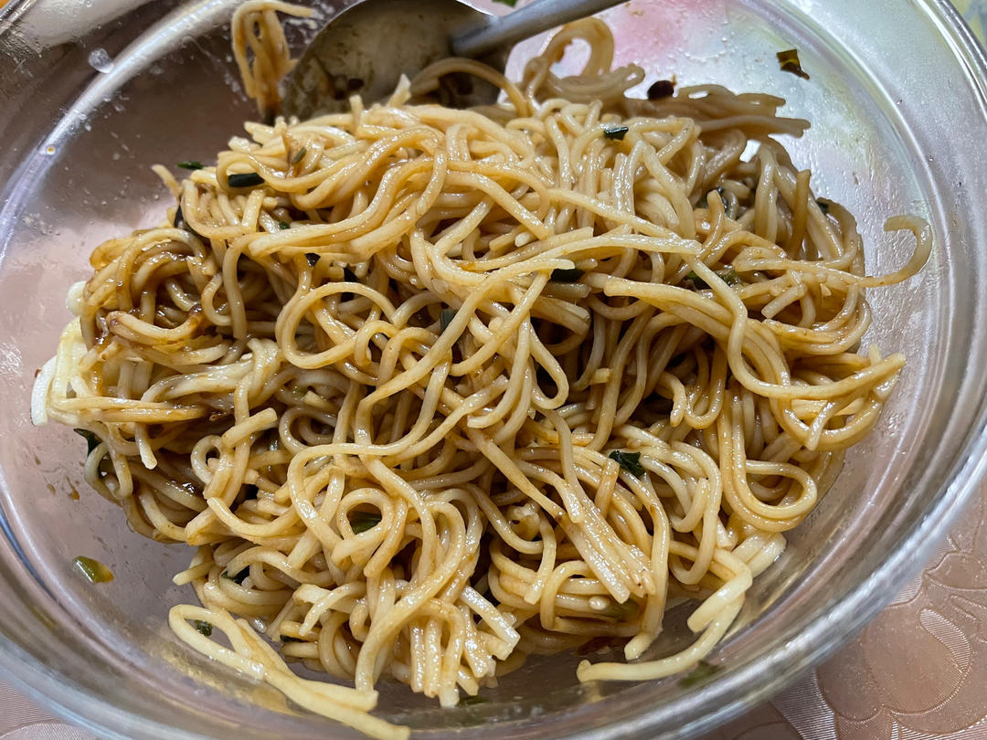 10分钟搞定的一碗葱油拌面