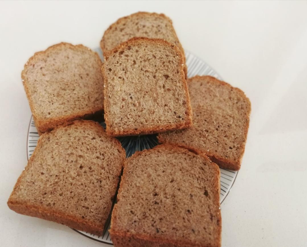 100%全麦藜麦蜂蜜吐司 vs. 小圆餐包的做法