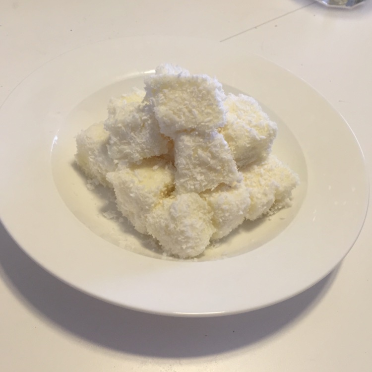 椰丝牛奶小方糕