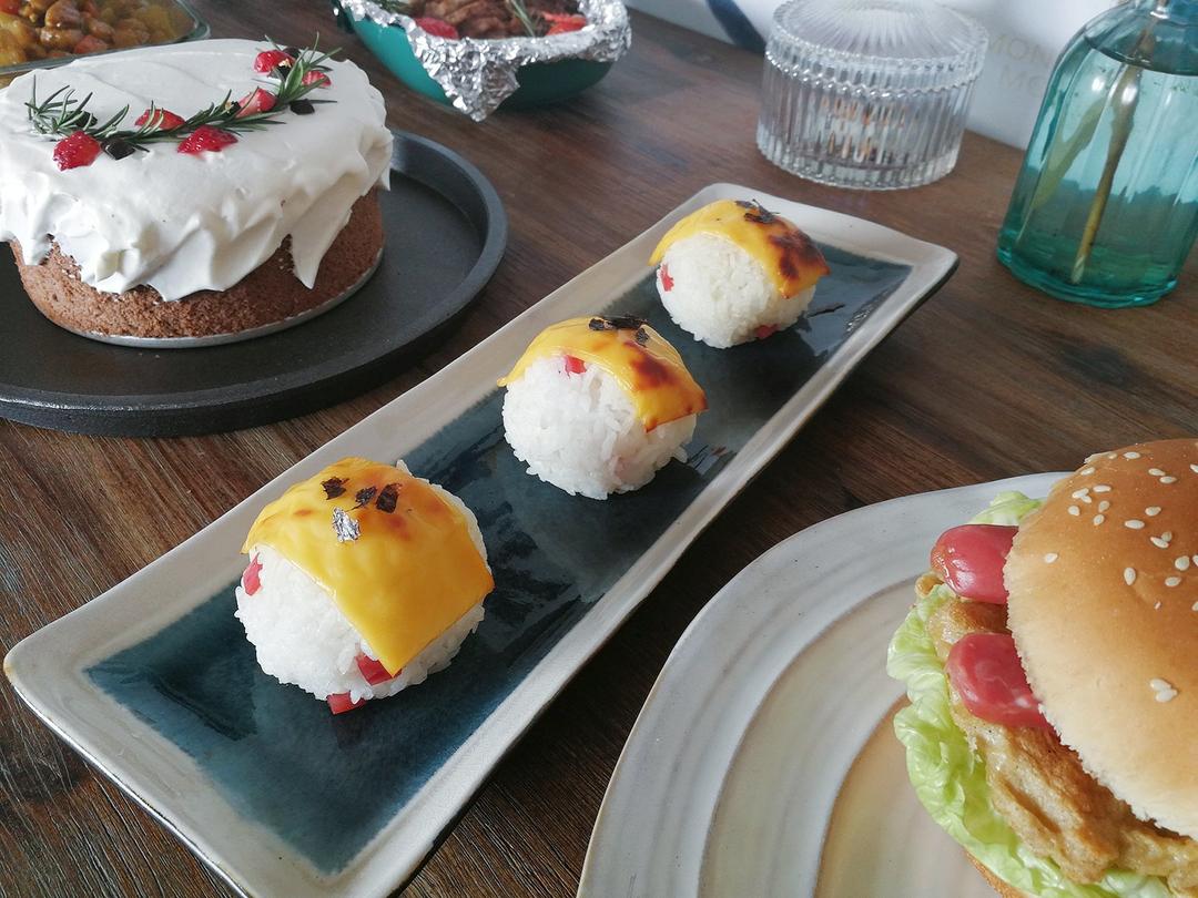 【奶酪烤饭团】
