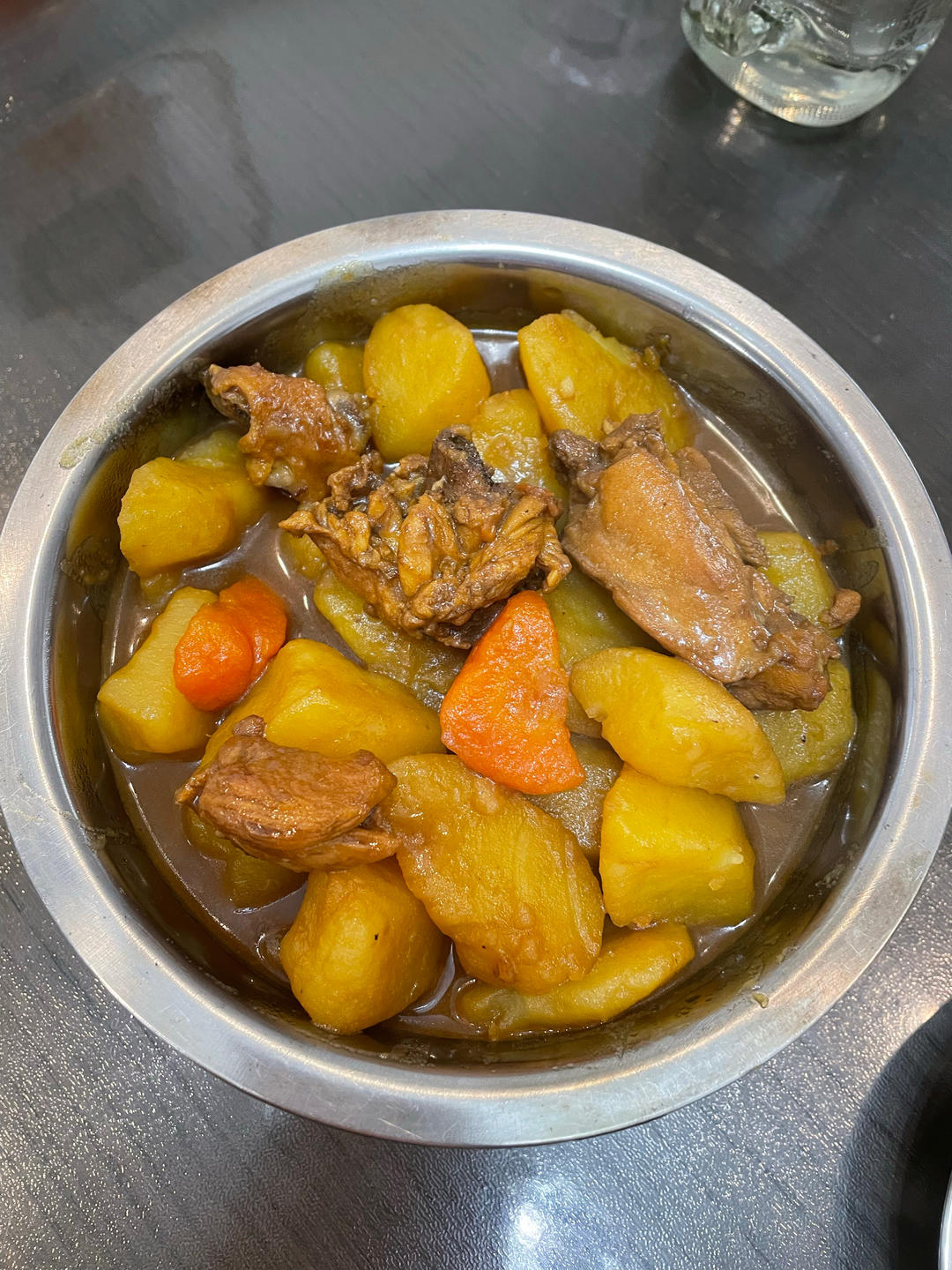 鸡腿炖土豆 上桌秒空盘 汤都喝干了！